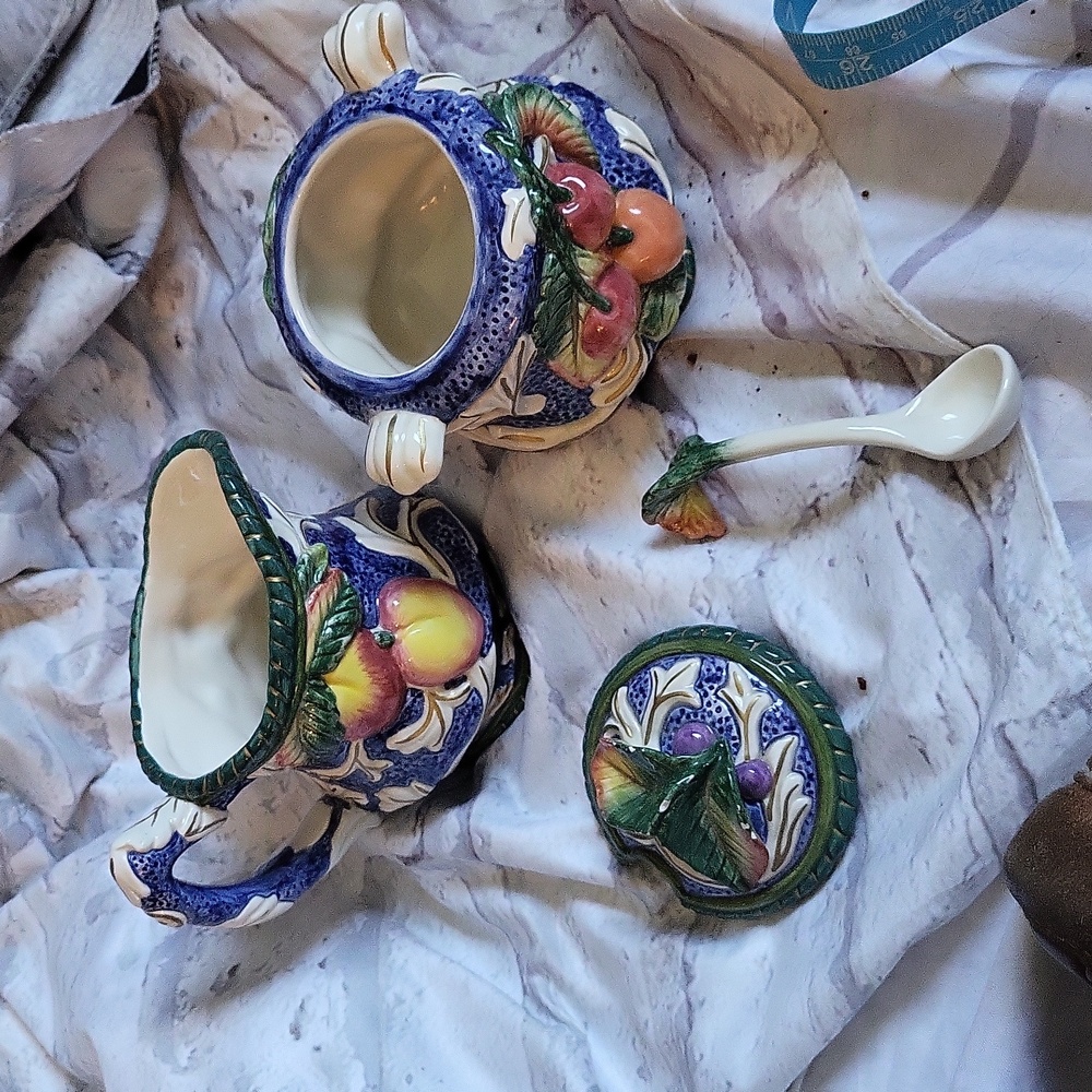 Fitz and Floyd Classics Fruit sugar and creamer  Apples